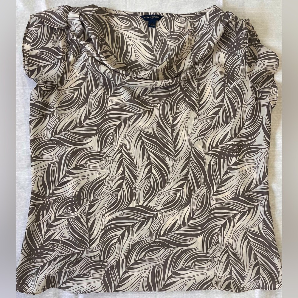 Banana Republic Factory Large shell blouse, Taupe brown leaves. Cowl neckline